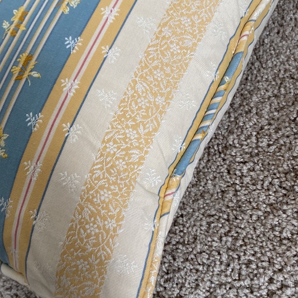 Pierre Deux maintenon blue fabric custom made pillow - Picture 3 of 5